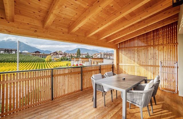 Ferienwohnung 'Linderhof Panorama Terrasse' mit Bergblick, Gemeinschaftspool und Wi-Fi