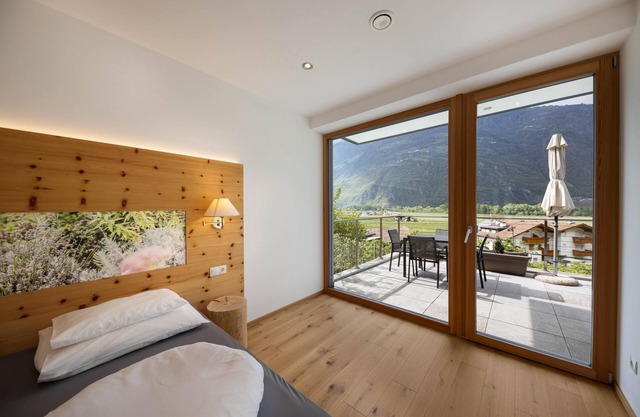 Modernes Apartment "Linea Palus" mit Bergblick, Pool, WLAN, Terrasse, Garten und Sauna; Parkplatz vorhanden