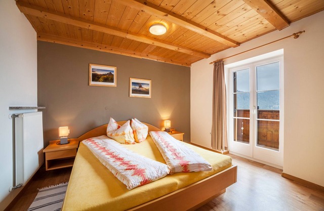 Ferienwohnung "Lingerhof - Arnika" mit Bergblick, Balkon und WLAN