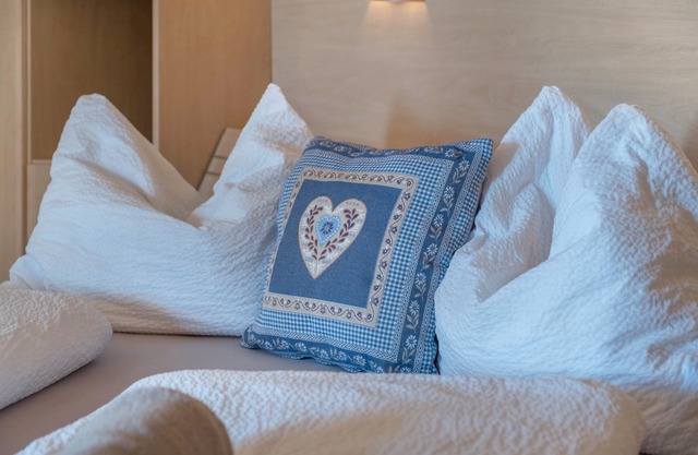 Ferienwohnung 'Linslhof Terlaner' mit Bergblick, privater Terrasse und WLAN