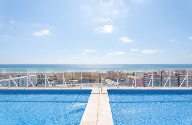 Ferienwohnung 'Lopimar playa Canet' mit Gemeinschaftspool, WLAN und Klimaanlage