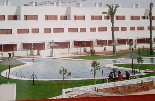 Wohnung befindet sich in einer privaten Wohnanlage, mit Pool, Fitnessraum