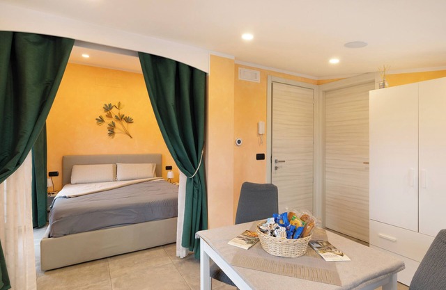 Ferienwohnung 'Lovely 1 Bedroom' mit Bergblick, Wi-Fi und Klimaanlage