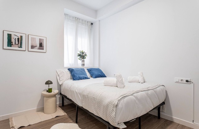 Ferienwohnung 'Lugre 4' mit Balkon, Wi-Fi und Klimaanlage