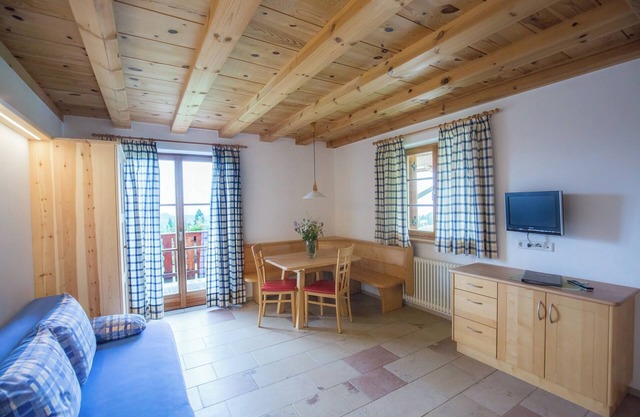 Apartment 'Malouka' mit Bergblick, Gemeinschaftsterrasse und WLAN