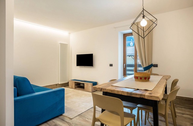 Ferienwohnung 'Marconi Suite' mit Bergblick, privater Terrasse und WLAN