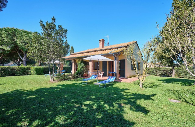 Ferienwohnung "Mare Etrusco Villetta D2" mit Privatem Garten und WLAN