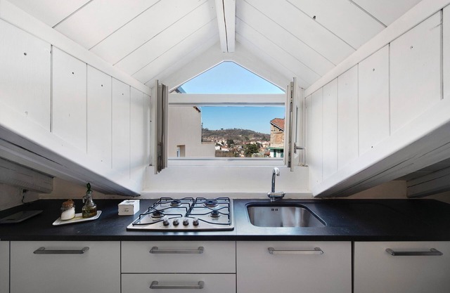 Apartment 'Maria's Home' with Private Terrace, Balcony and Air Conditioning