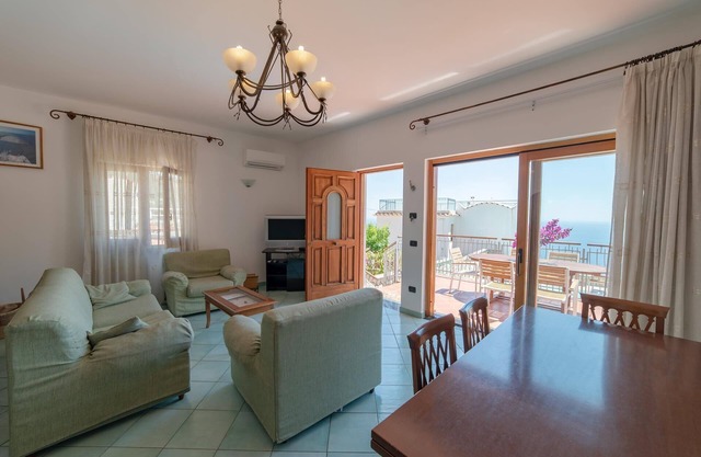 Apartment Marte with Sea View and Pool