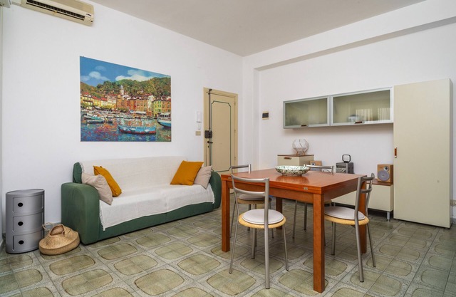 Ferienwohnung 'Mary's Home' mit Meerblick und Balkon