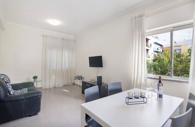 Ferienwohnung 'Matinhos House' mit Balkon, WLAN und Klimaanlage
