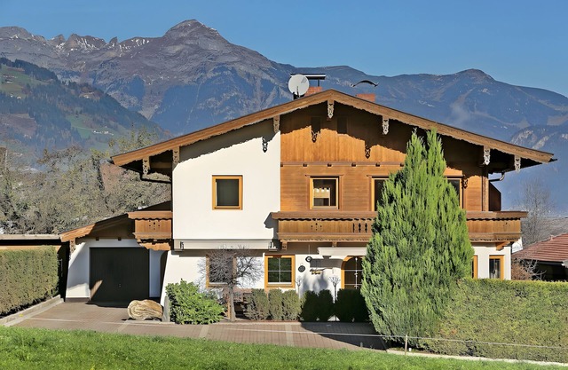 Apartment 'Mia' with Mountain View, Balcony and Wi-Fi