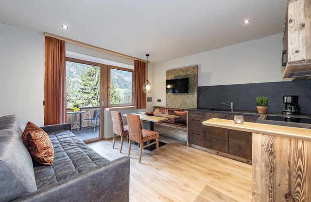 Ferienwohnung 'Mirabelle Pension Sankt Ursula' mit Bergblick, Gemeinschaftsterrasse und WLAN