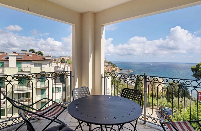 Ferienwohnung "Miradore" mit Meerblick, WLAN, A/C, Balkon & Terrasse
