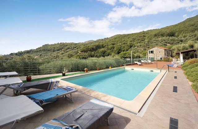 Apartment "Monolocale Sole" mit Bergblick, Pool, WLAN, Klimaanlage, Terrasse und Garten