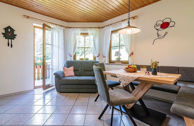 Ferienwohnung 'Moosblick' mit Bergblick, Balkon und Wi-Fi