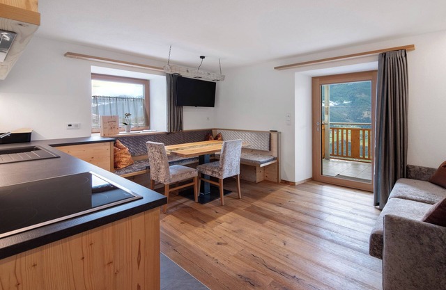 Ferienwohnung 'Morgenrot' mit Bergblick, Gemeinschaftsgarten und WLAN