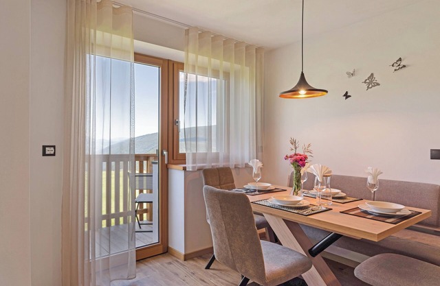 Ferienwohnung "Morgentau" mit Bergblick, Balkonen & Wi-Fi