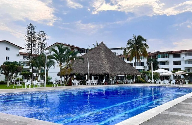 Apartment near beaches and shops
