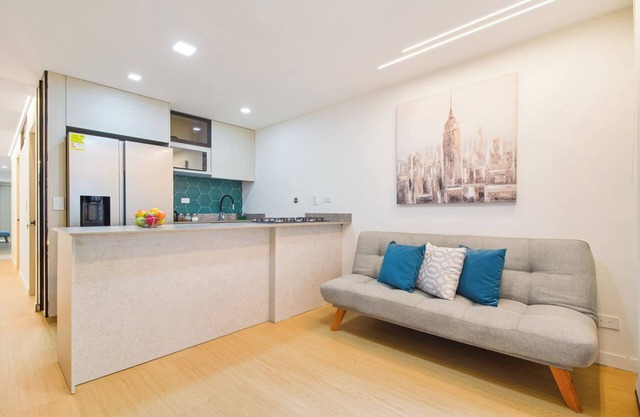 APARTMENT NEAR LAURELES