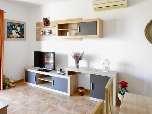 Apartment near the beach with sea views, cleaning included