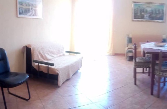 Wohnung in der Nähe des Meeres und des Hauptgerichts