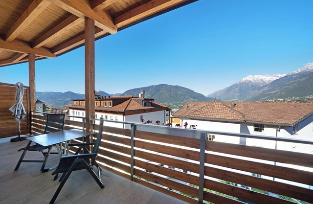 Ferienwohnung 'Nelkenstein Sommer' mit Bergblick, Gemeinschaftspool und WLAN