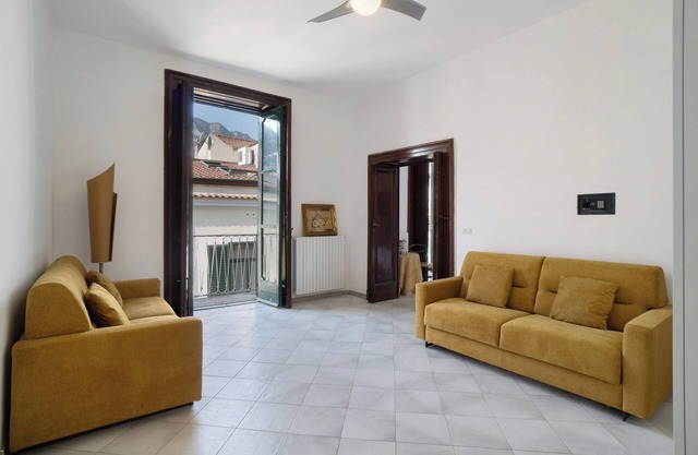 Ferienwohnung 'Nistela House' mit Balkon und Wi-Fi
