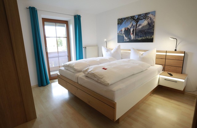 Ferienwohnung Nr. 3 mit Bergblick, 62m², moderner Ausstattung und sehr großem Süd-/Ostbalkon