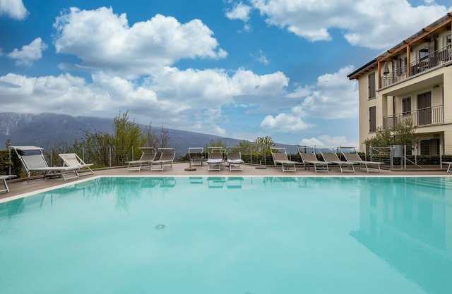 Residence La Villa - Ferienwohnung Nobile mit privatem Garten, Seeblick, Pool & WLAN