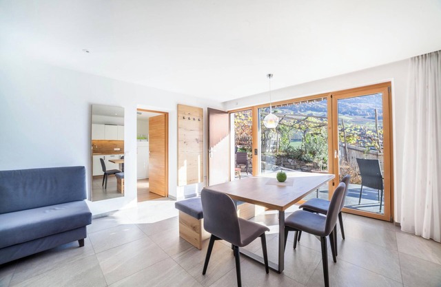 Ferienwohnung 'Oberegghof Garten' mit Bergblick und WLAN