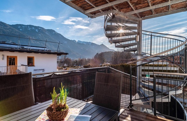 Ferienwohnung 'Oberladstätter' mit Bergblick, privater Terrasse und Wi-Fi