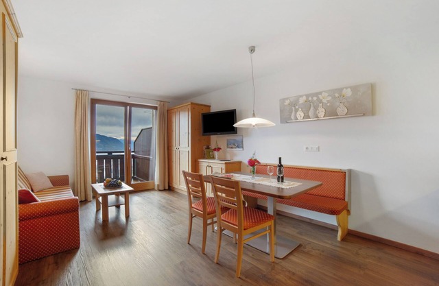 Ferienwohnung 'Oberötzbauer Enzian' mit Bergblick, Gemeinschaftsgarten und WLAN