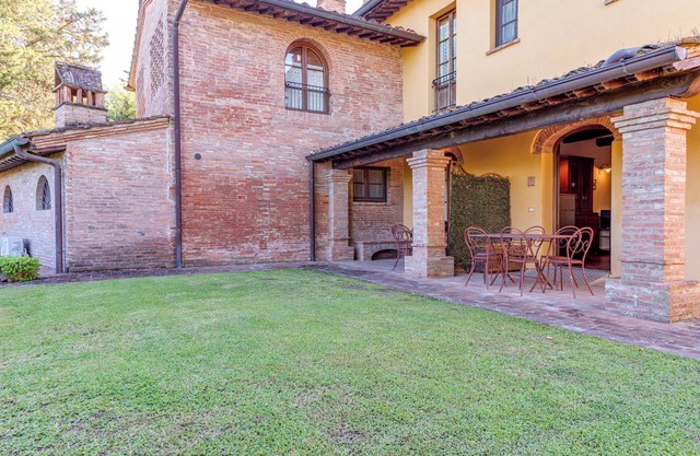 Ferienwohnung 'Occhio Bello' mit Gemeinschaftspool, privatem Garten und WLAN