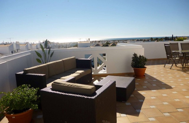 Apartment auf der obersten Etage mit Blick auf das Meer und Pool, Algarve