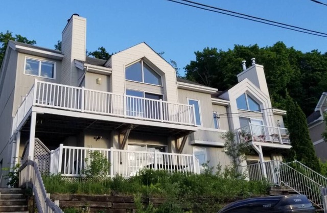 Apartment on the slopes of Mt Sutton Ski in, ski out, Mountain biking and Hiking