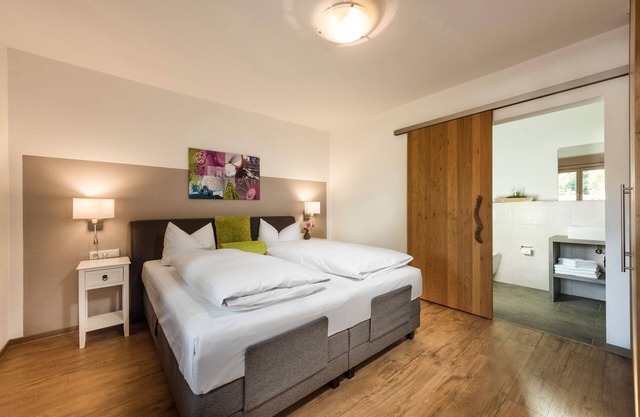 Ferienwohnung 'One Bedroom -303' mit Bergblick, Gemeinschaftspool und Wi-Fi
