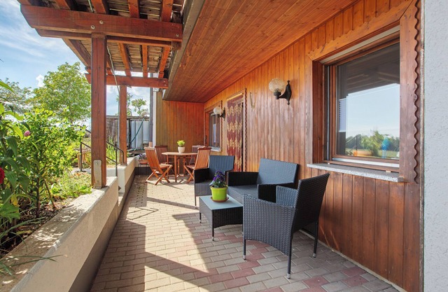 Ferienwohnung 'Perla' mit Bergblick, privater Terrasse und Wi-Fi