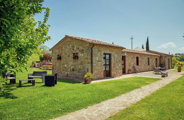 Apartamento 'Palazzi Del Papa' con piscina compartida, jardín compartido y Wi-Fi