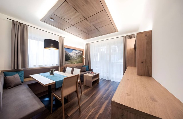 Ferienwohnung 'Panorama - Die Panoramasuite Lll' mit Bergblick, Gemeinschaftsterrasse und Wi-Fi