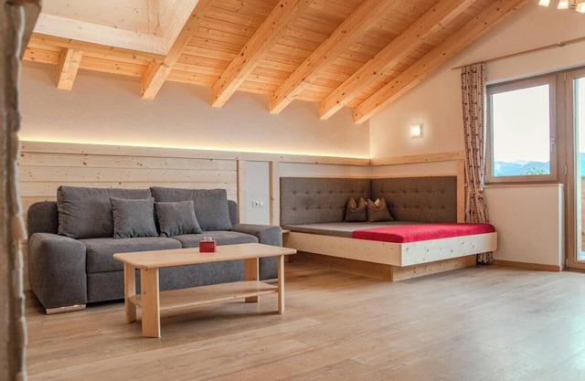 Ferienwohnung 'Panorama' mit Bergblick, Gemeinschaftsgarten und Wi-Fi