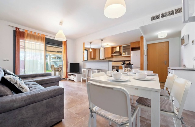 Ferienwohnung 'Panorámica Golf Resort' mit Gemeinschaftspool, WLAN und Klimaanlage