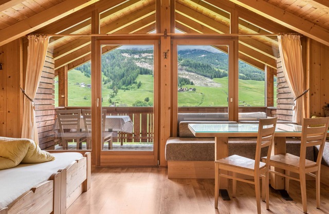 Ferienwohnung 'Paracia Pic Pec' mit Zugang zu den Skipisten, Bergblick, Balkon & WLAN