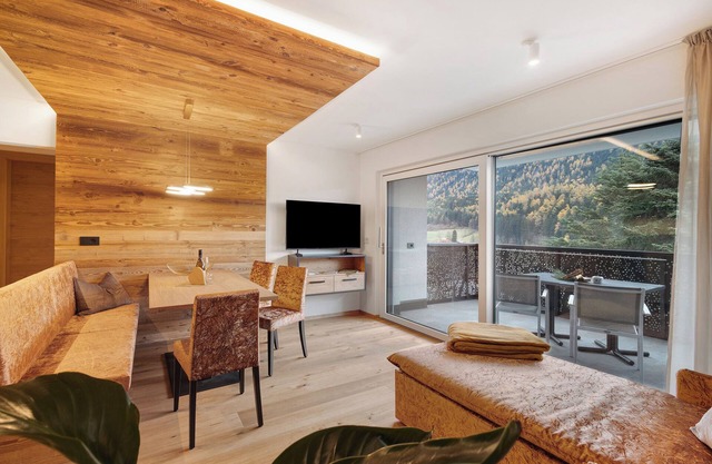 Ferienwohnung 'Paradeis Apartments A19' mit Bergblick, privater Terrasse und Wi-Fi