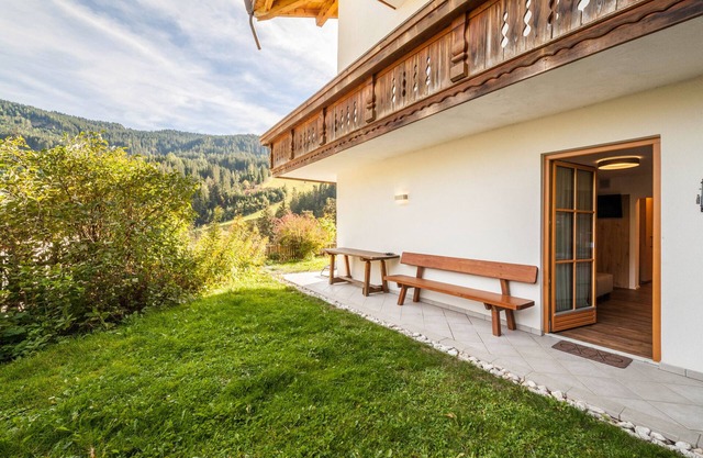 Ferienwohnung "Parigger Apt Enzian" mit Bergblick, Gemeinschaftsgarten und WLAN