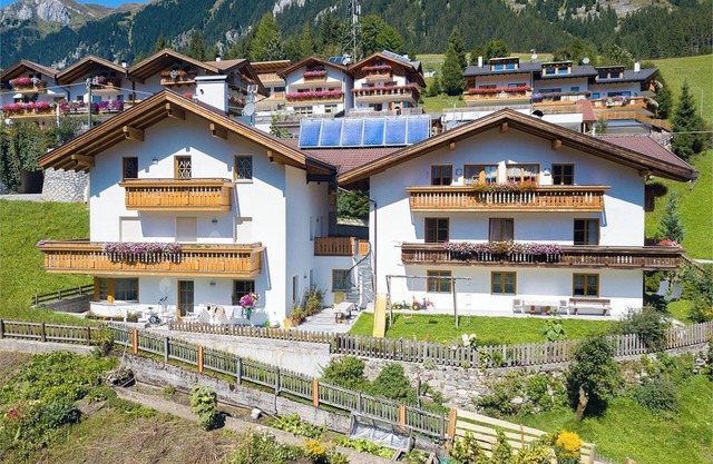Ferienwohnung "Parigger Apt Lavendel" mit Bergblick, Gemeinschaftsgarten und WLAN