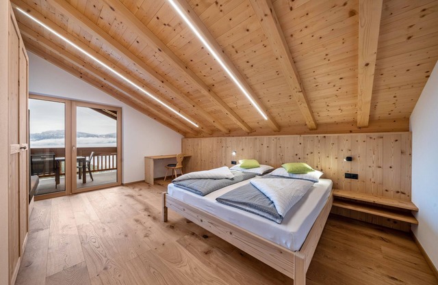 Ferienwohnung 'Parliflhof Apt Laugenblick' mit Bergblick, Gemeinschaftsgarten und WLAN