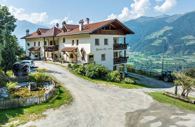 Ferienwohnung 'Patztauhof Tartscher Bühel' mit Bergblick, privater Terrasse und WLAN
