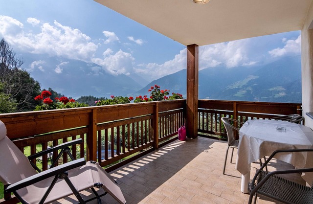 Ferienwohnung 'Patztauhof Ortlerblick' mit Bergblick, privater Terrasse und WLAN