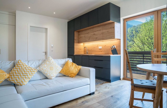 Ferienwohnung 'Pension Grasser' mit Bergblick, privater Terrasse und WLAN